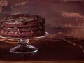 Torta al cioccolato a tre strati, lucida e invitante, su un'alzata di vetro. Gocce di glassa scivolano sui bordi.